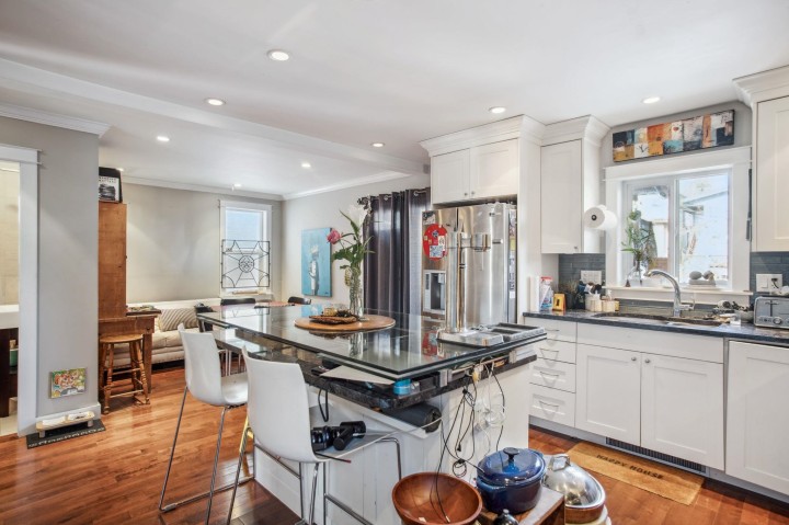 Photo 10 at 3617 Adanac Street, Renfrew VE, Vancouver East