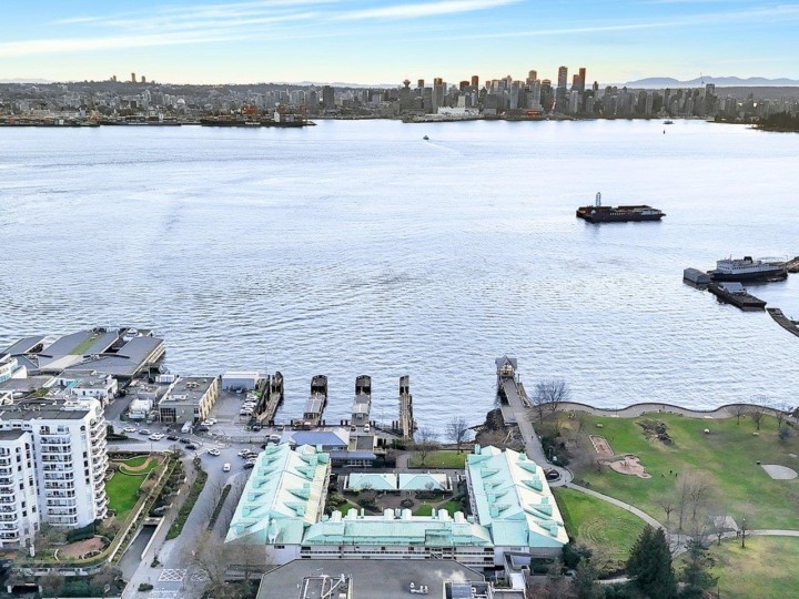 Photo 1 at 1306 - 33 Chesterfield Place, Lower Lonsdale, North Vancouver