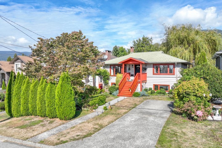 Photo 1 at 430 W Kings Road, Upper Lonsdale, North Vancouver