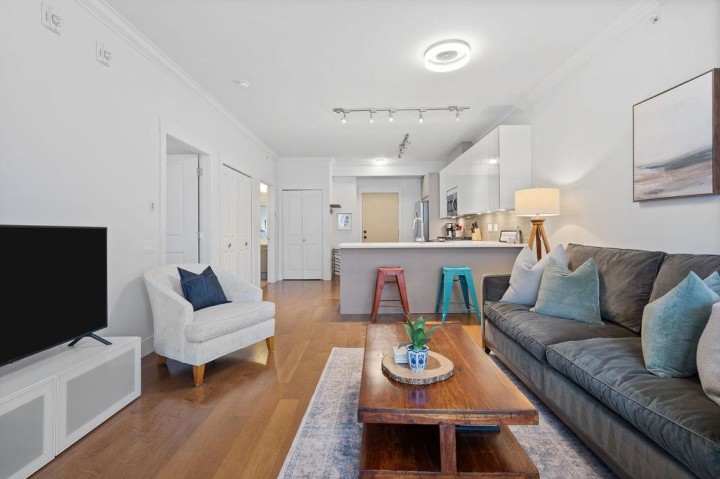 Photo 6 at 403 - 857 W 15th Street, Mosquito Creek, North Vancouver