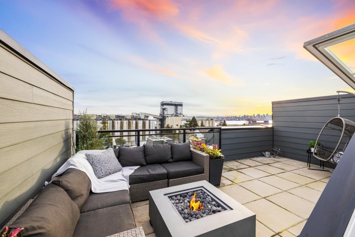 Photo 2 at 444 - 545 E 2nd Street, Lower Lonsdale, North Vancouver