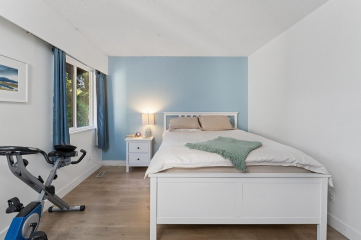 Photo 12 at 2060 Deep Cove Crescent, Deep Cove, North Vancouver