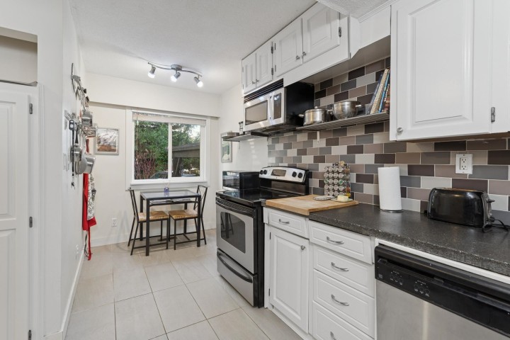 Photo 9 at 2060 Deep Cove Crescent, Deep Cove, North Vancouver