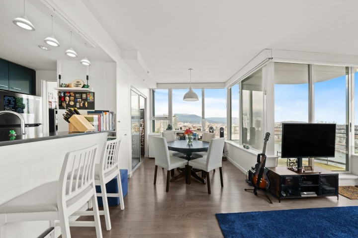 Photo 2 at 3302 - 33 Smithe Street, Yaletown, Vancouver West