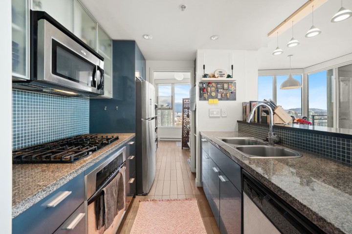 Photo 6 at 3302 - 33 Smithe Street, Yaletown, Vancouver West