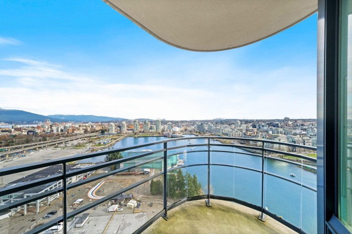 Photo 17 at 3302 - 33 Smithe Street, Yaletown, Vancouver West