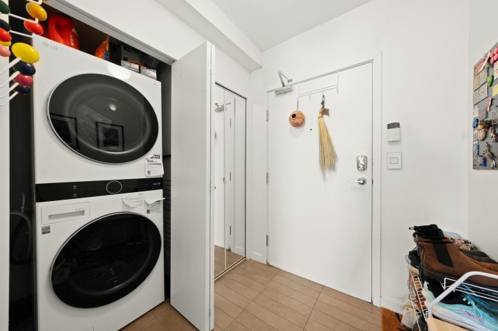 Photo 15 at 3302 - 33 Smithe Street, Yaletown, Vancouver West