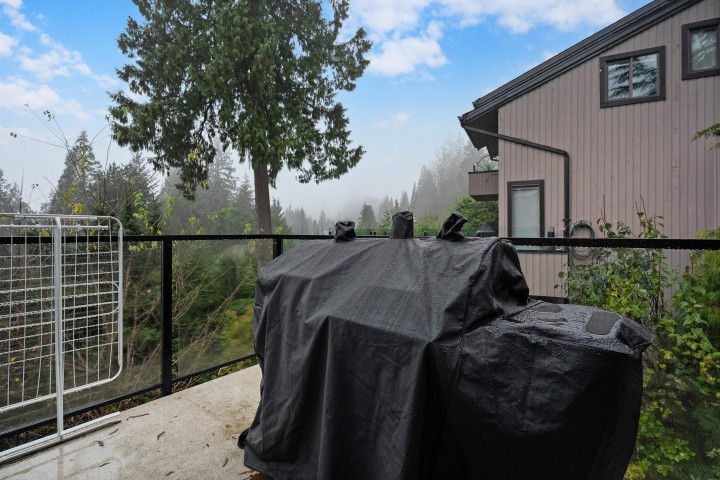 Photo 8 at 5625 Eagle Court, Grouse Woods, North Vancouver