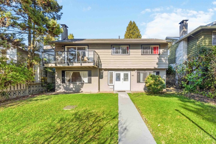 Photo 1 at 552 W 29th Street, Upper Lonsdale, North Vancouver