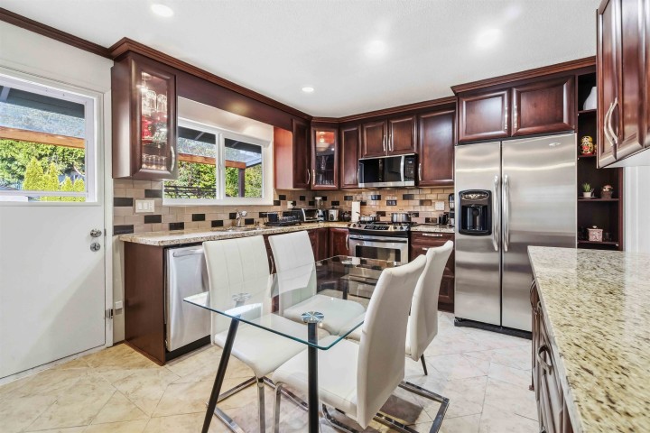 Photo 9 at 552 W 29th Street, Upper Lonsdale, North Vancouver