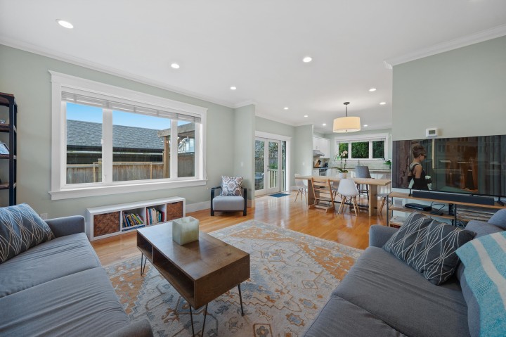 Photo 3 at 335 E 8th Street, Central Lonsdale, North Vancouver