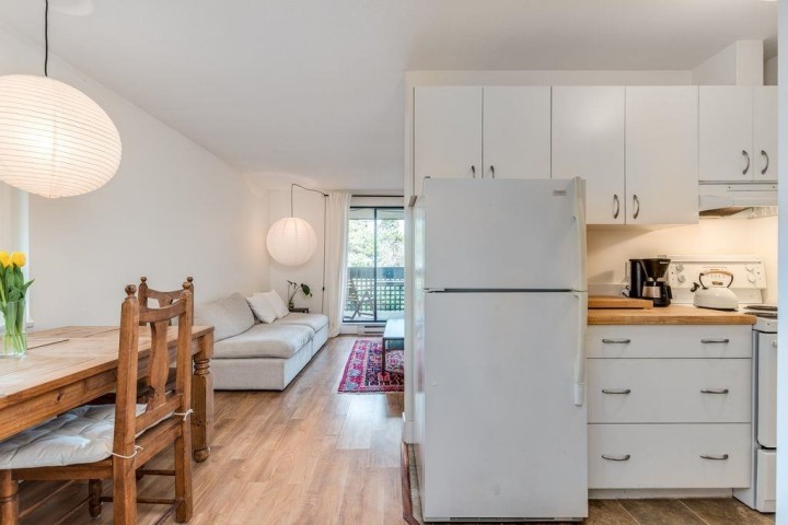 Photo 7 at 102 - 2458 York Avenue, Kitsilano, Vancouver West