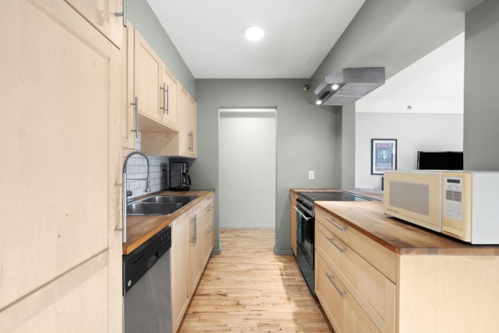 Photo 7 at 104 - 1549 Kitchener Street, Grandview Woodland, Vancouver East