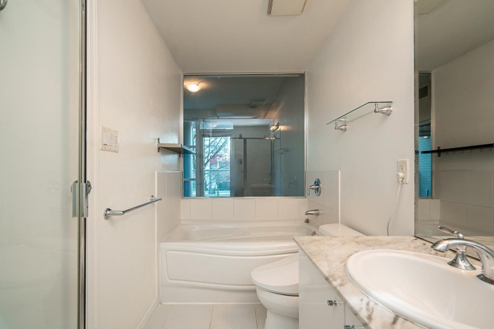 Photo 14 at TH6 - 168 E Esplanade Avenue, Lower Lonsdale, North Vancouver
