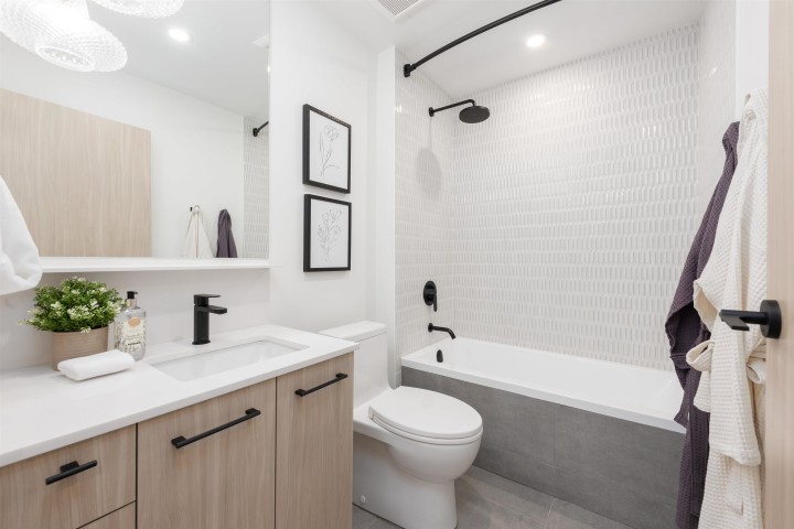 Photo 22 at 1489 W 52nd Avenue, South Granville, Vancouver West