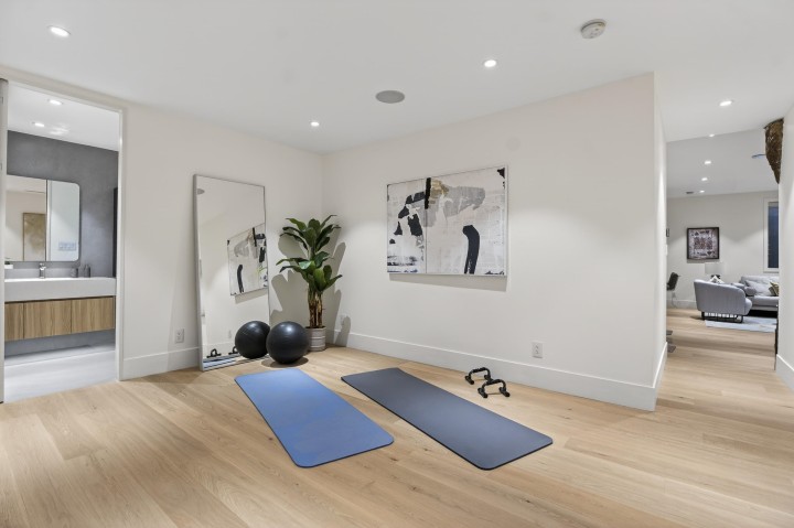 Photo 34 at 922 Wentworth Avenue, Forest Hills NV, North Vancouver