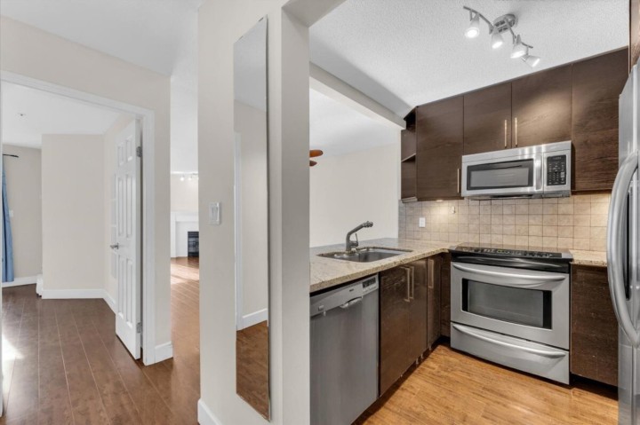 Photo 12 at 307 - 876 W 16th Avenue, Cambie, Vancouver West