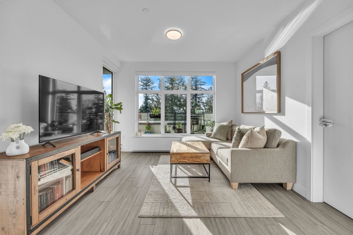 Photo 13 at 205 - 733 E 3rd Street, Queensbury, North Vancouver