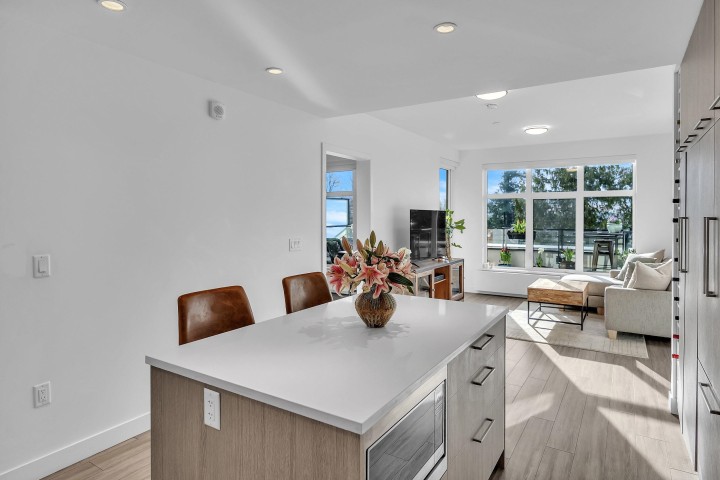 Photo 4 at 205 - 733 E 3rd Street, Queensbury, North Vancouver