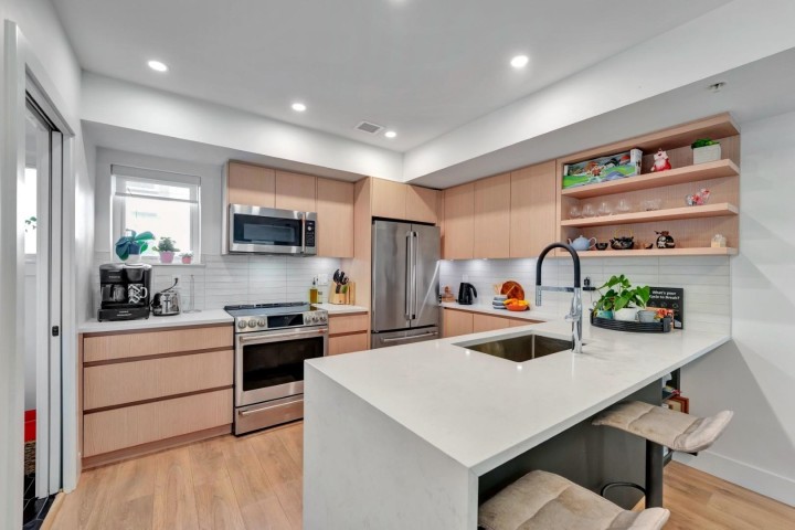 Photo 1 at 3 - 752 E 3rd Street, Queensbury, North Vancouver