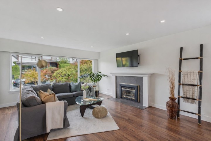 Photo 4 at 935 Beaconsfield Road, Forest Hills NV, North Vancouver