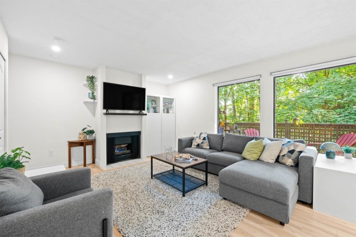 Photo 1 at 3192 Mountain Highway, Lynn Valley, North Vancouver