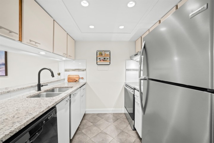 Photo 14 at 3192 Mountain Highway, Lynn Valley, North Vancouver