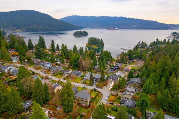 Photo 6 at 1605 Lockehaven Road, Deep Cove, North Vancouver
