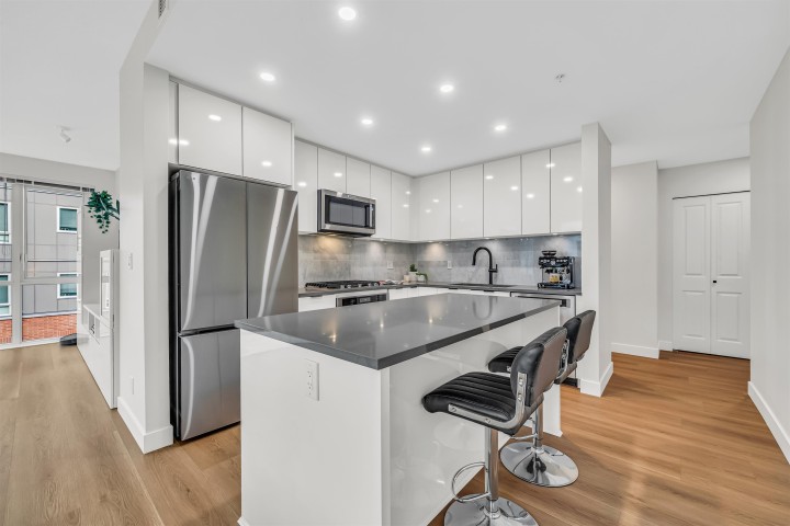 Photo 3 at 404 - 2632 Library Lane, Lynn Valley, North Vancouver