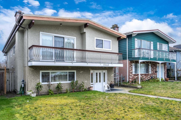 Photo 1 at 5262 Clarendon Street, Collingwood VE, Vancouver East