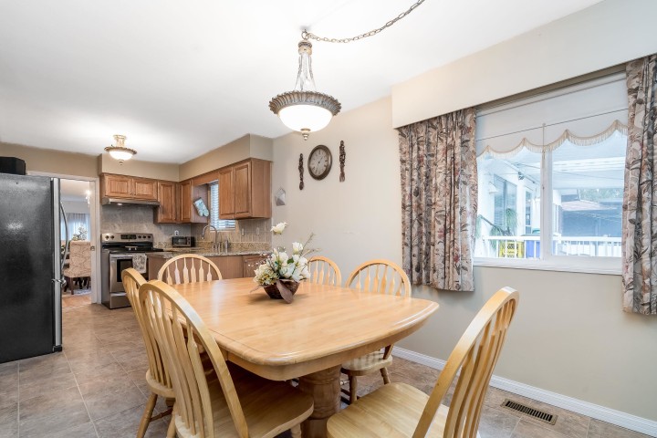 Photo 11 at 5262 Clarendon Street, Collingwood VE, Vancouver East
