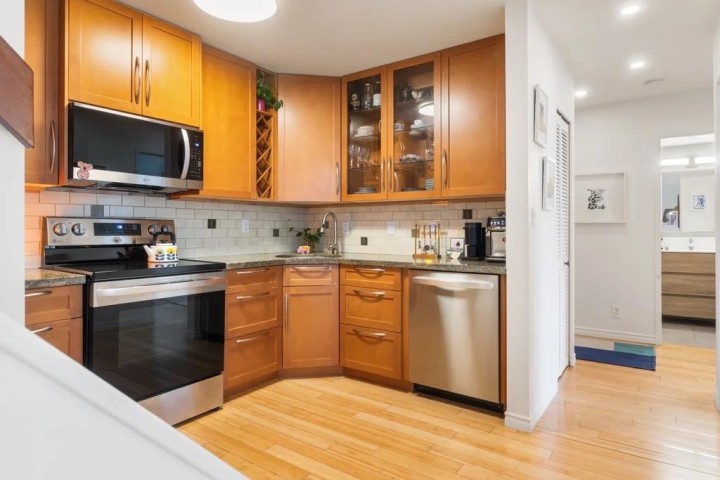 Photo 10 at 305 - 2001 Balsam Street, Kitsilano, Vancouver West