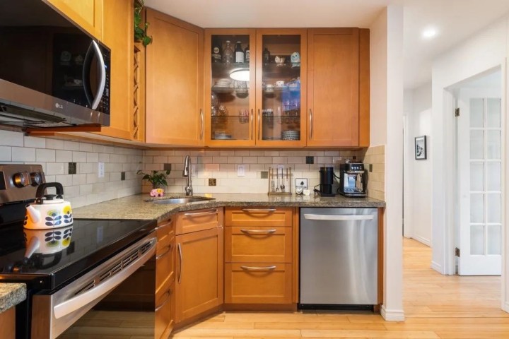 Photo 11 at 305 - 2001 Balsam Street, Kitsilano, Vancouver West