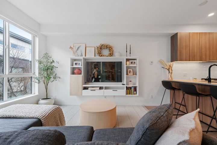 Photo 1 at 7 - 533 E 3rd Street, Lower Lonsdale, North Vancouver