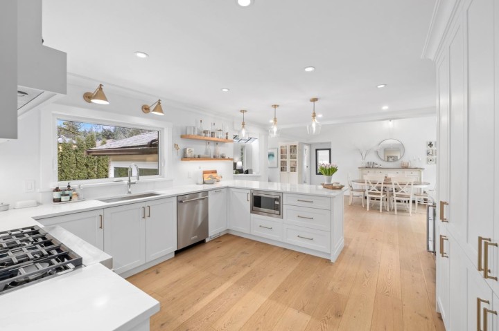 Photo 3 at 2524 Bendale Road, Blueridge NV, North Vancouver