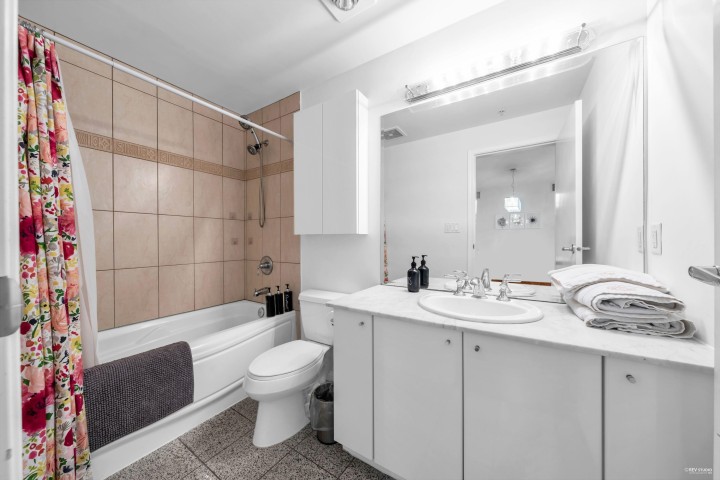 Photo 18 at 409 - 100 E Esplanade Street, Lower Lonsdale, North Vancouver