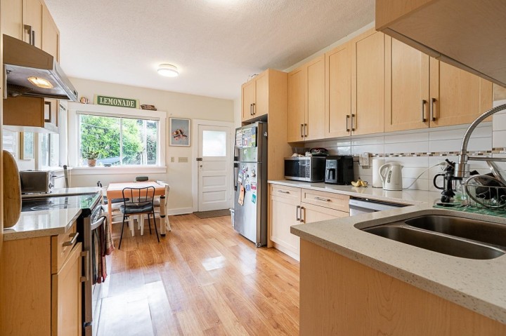 Photo 10 at 4534 W 5th Avenue, Point Grey, Vancouver West