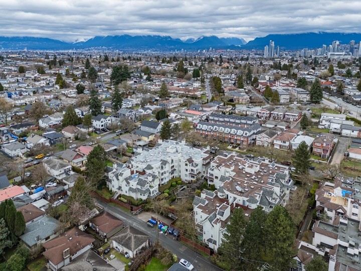 Photo 5 at 207 - 3628 Rae Avenue, Collingwood VE, Vancouver East