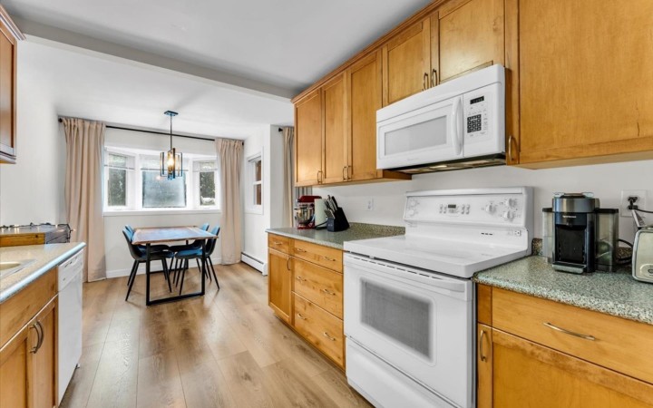 Photo 12 at 102 - 1935 W 1st Avenue, Kitsilano, Vancouver West