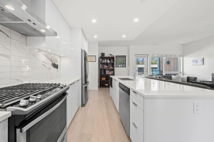 Photo 2 at 43 - 3596 Salal Drive, Roche Point, North Vancouver