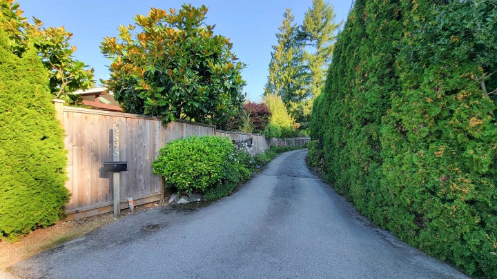 Photo 2 at 3595 Wellington Crescent, Edgemont, North Vancouver