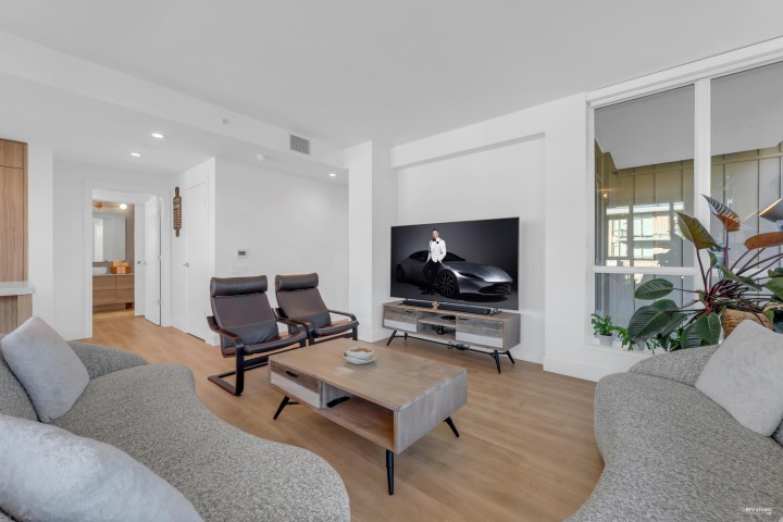 Photo 4 at 1101 - 2325 Emery Court, Lynn Valley, North Vancouver