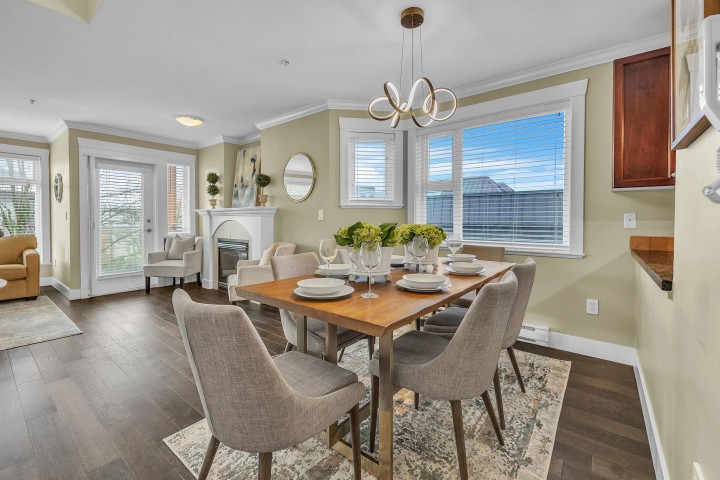 Photo 1 at 302 - 152 E 12th Street, Central Lonsdale, North Vancouver