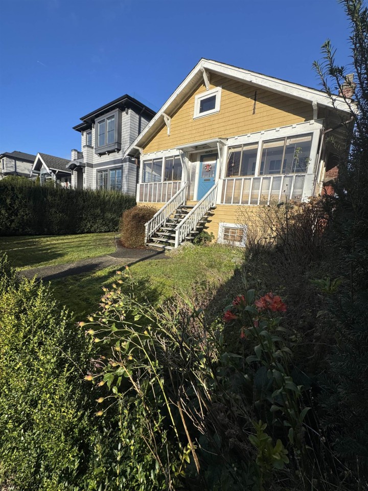 Photo 2 at 4653 W 8th Avenue, Point Grey, Vancouver West