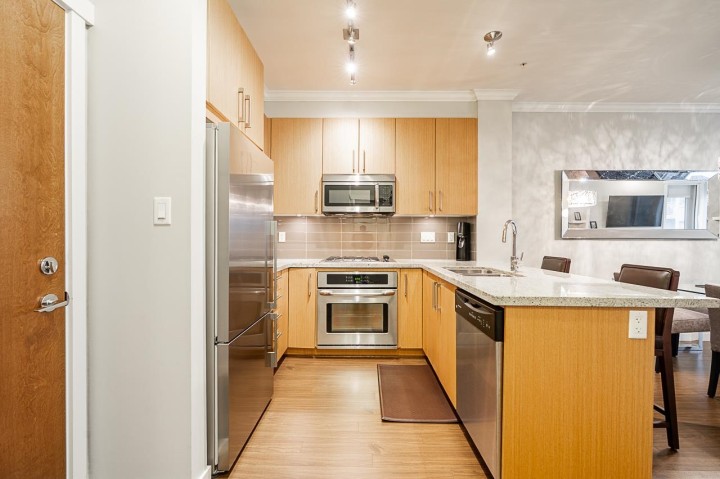 Photo 3 at 403 - 139 W 22nd Street, Central Lonsdale, North Vancouver