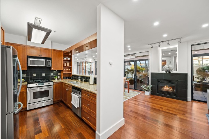 Photo 10 at 202 - 1750 W 2nd Avenue, False Creek, Vancouver West