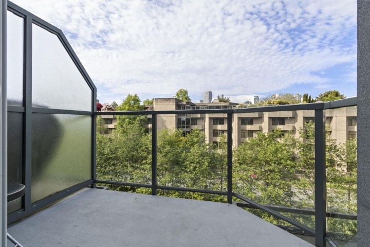 Photo 12 at 13 - 1355 W 4th Avenue, False Creek, Vancouver West