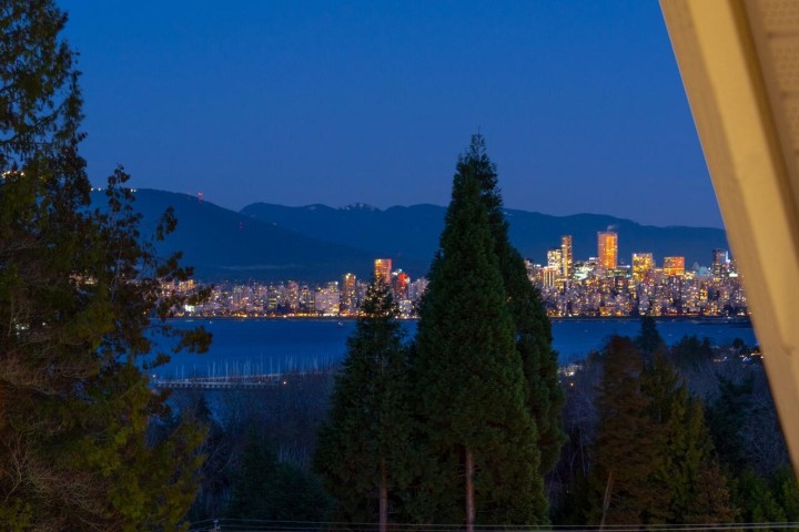 Photo 4 at 4426 W 4th Avenue, Point Grey, Vancouver West