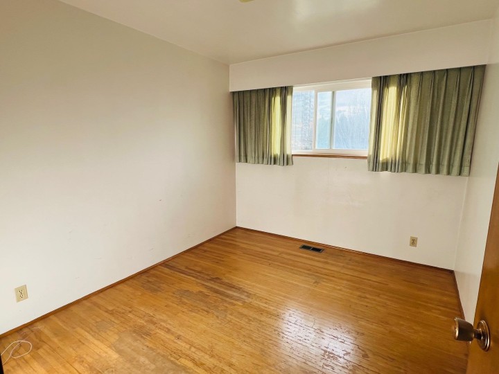 Photo 12 at 4695 Nanaimo Street, Victoria VE, Vancouver East