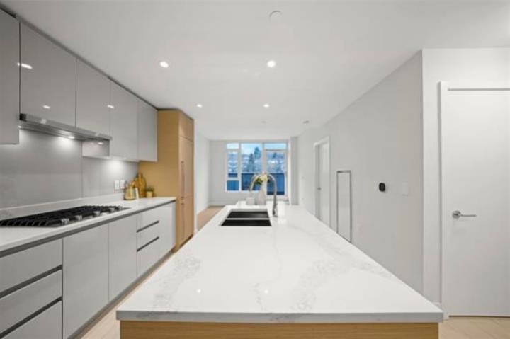 Photo 6 at 607 - 3538 Sawmill Crescent, South Marine, Vancouver East